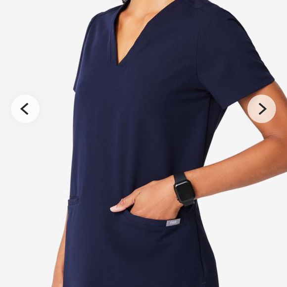 FIGS S CASMA THREE POCKET SCRUB TOP NAVY BLUE - Picture 2 of 8
